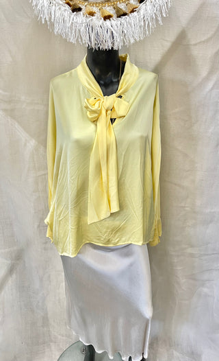 Blus med rosett