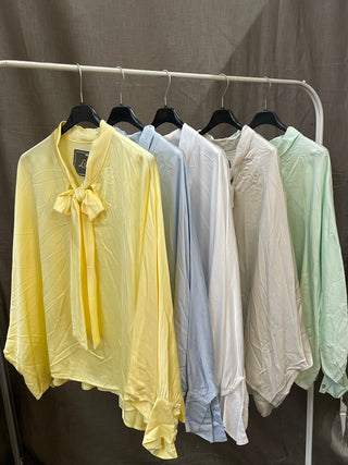 Blus med rosett