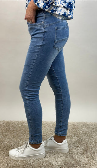 STRETCHJEANS HENNY 69,90 € 
