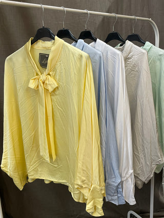 Blus med rosett