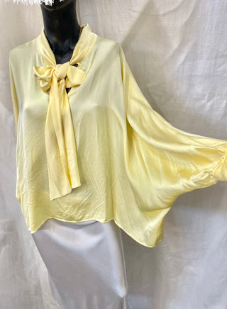 Blus med rosett